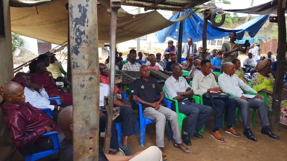 Le bourgmestre de la commune de Katoka, Junior Kapena Kapena, a poursuivi ce mercredi 14 octobre 2026 ,ses consultations de proximité dans le quartier Kele-Kele, dans le cadre des efforts visant à renforcer la sécurité et à consolider les relations entre l’administration communale et la population.